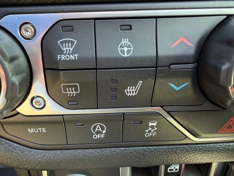 Jeep Wrangler Vehicle Full-screen Gallery Image 23