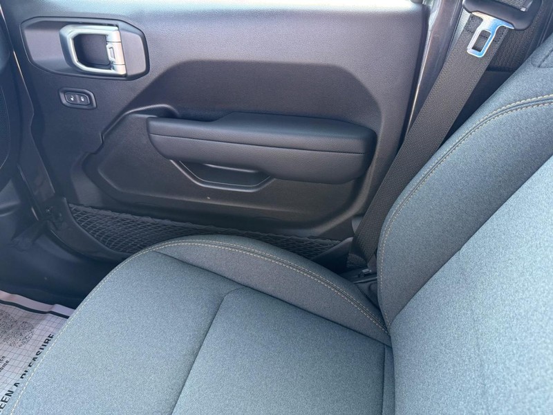 Jeep Wrangler Vehicle Full-screen Gallery Image 28