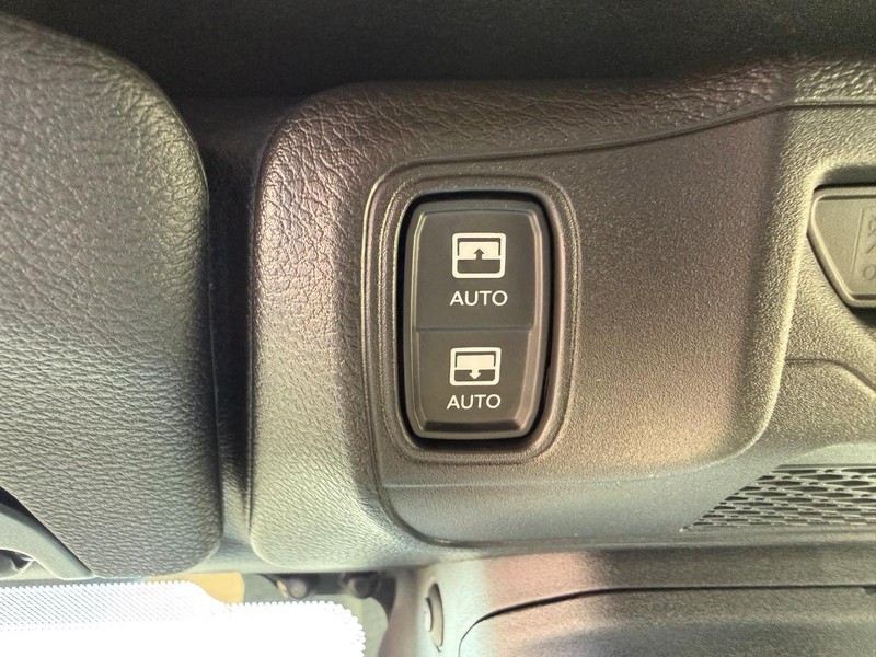 Jeep Wrangler Vehicle Full-screen Gallery Image 29