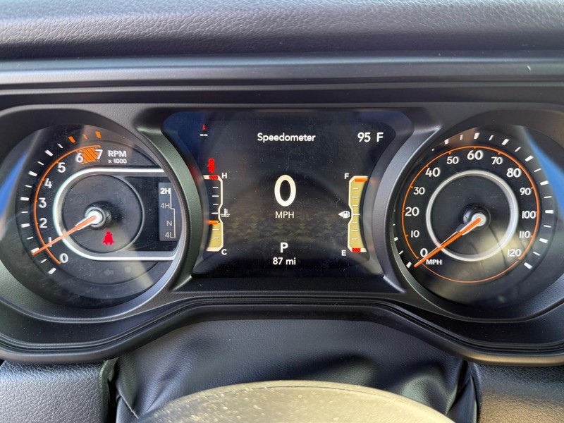Jeep Wrangler Vehicle Full-screen Gallery Image 30