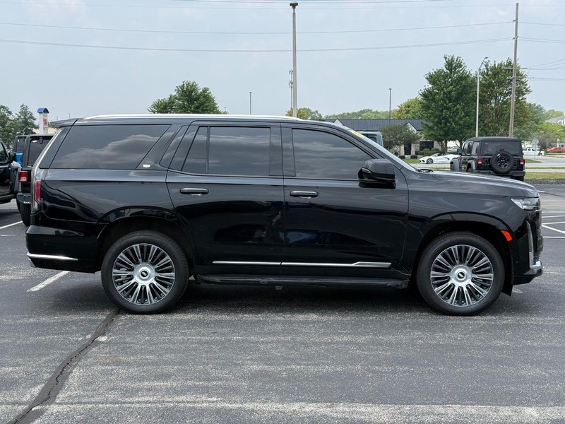 Cadillac Escalade Vehicle Full-screen Gallery Image 2