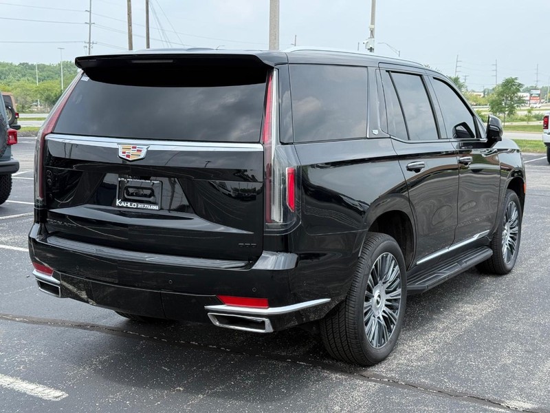 Cadillac Escalade Vehicle Full-screen Gallery Image 3