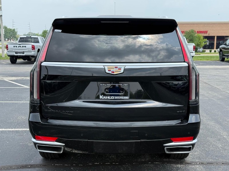 Cadillac Escalade Vehicle Full-screen Gallery Image 4