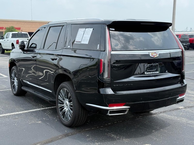 Cadillac Escalade Vehicle Full-screen Gallery Image 5