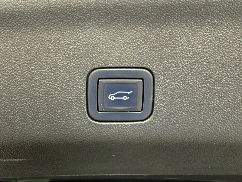 Cadillac Escalade Vehicle Full-screen Gallery Image 8