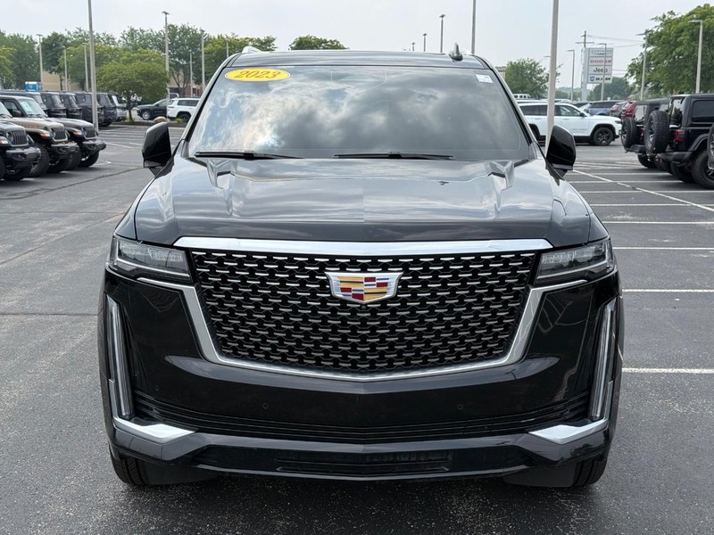 Cadillac Escalade Vehicle Full-screen Gallery Image 10