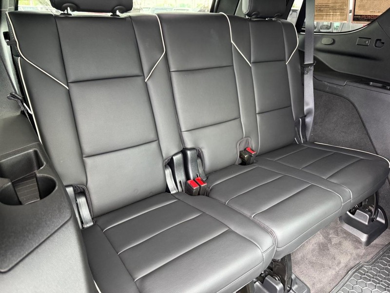 Cadillac Escalade Vehicle Full-screen Gallery Image 13