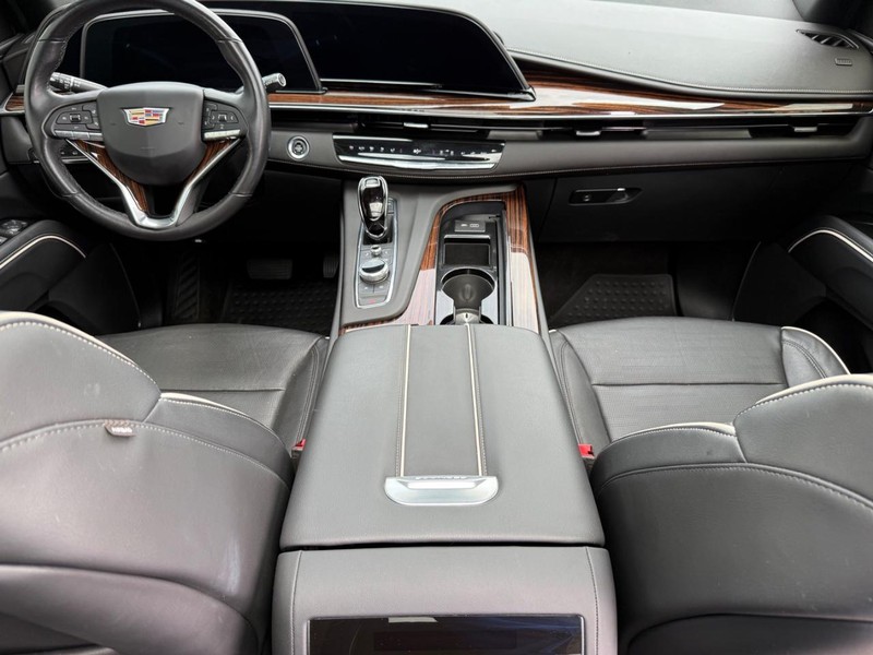 Cadillac Escalade Vehicle Full-screen Gallery Image 15