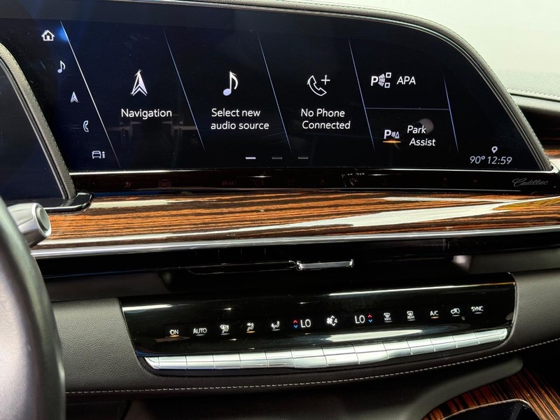 Cadillac Escalade Vehicle Full-screen Gallery Image 25
