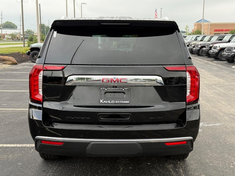 GMC Yukon XL Vehicle Full-screen Gallery Image 04