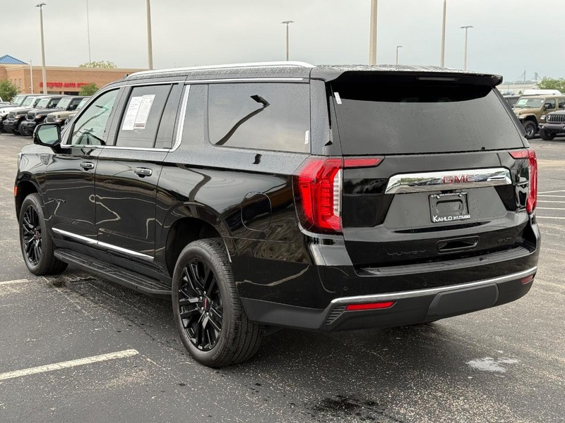 GMC Yukon XL Vehicle Full-screen Gallery Image 05