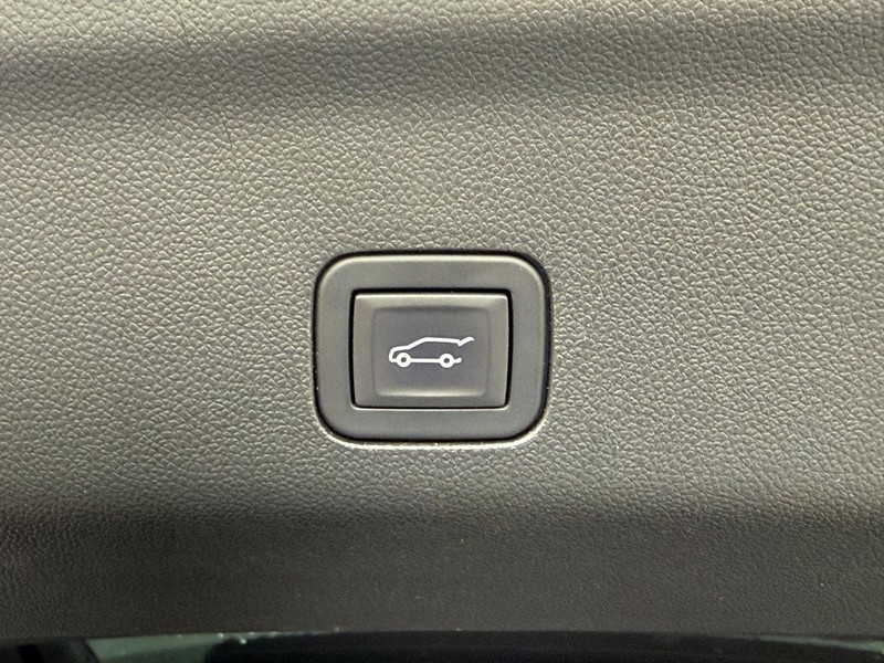 GMC Yukon XL Vehicle Full-screen Gallery Image 08