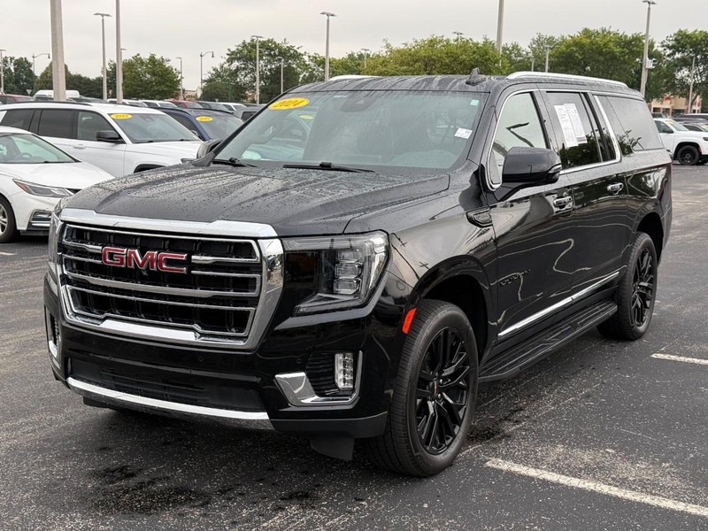 GMC Yukon XL Vehicle Full-screen Gallery Image 10