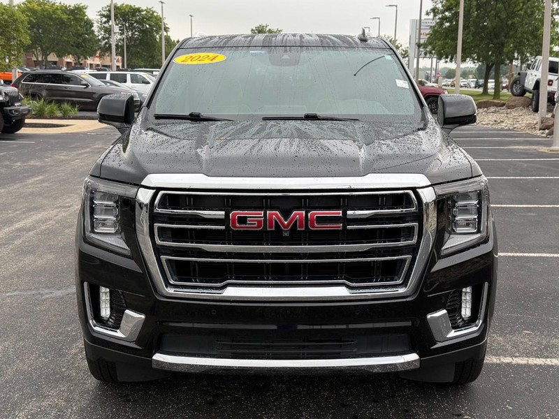 GMC Yukon XL Vehicle Full-screen Gallery Image 11