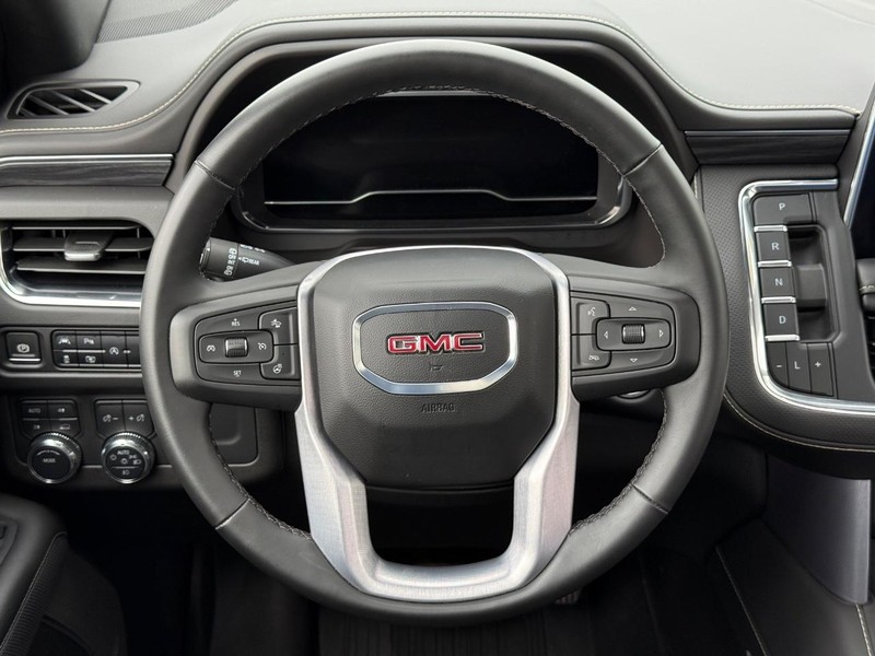 GMC Yukon XL Vehicle Full-screen Gallery Image 17