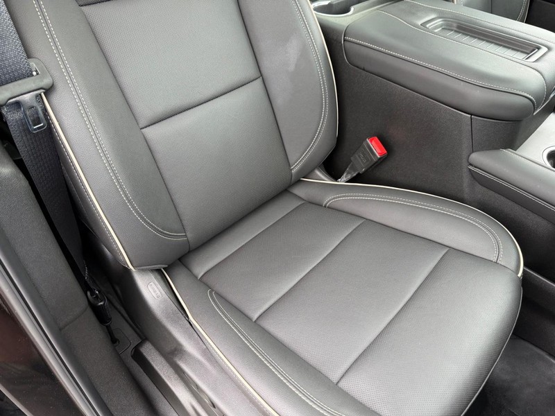 GMC Yukon XL Vehicle Full-screen Gallery Image 19