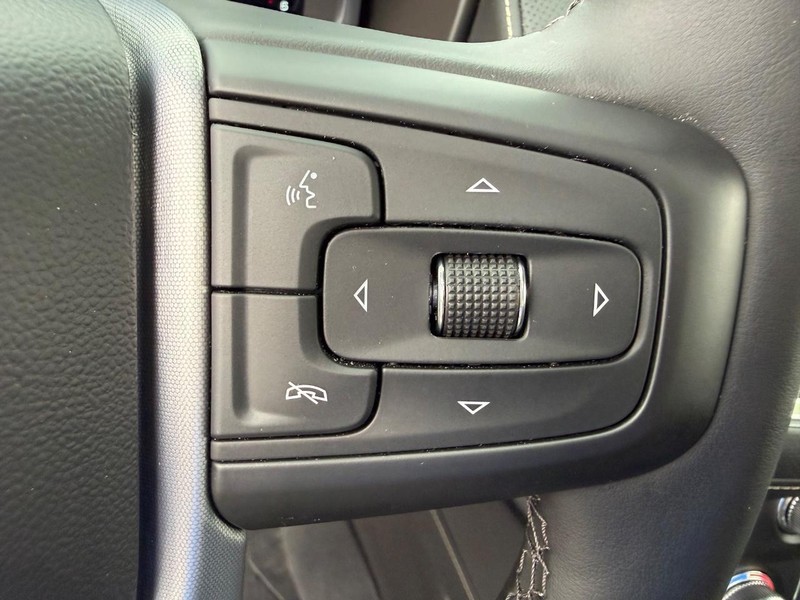 GMC Yukon XL Vehicle Full-screen Gallery Image 24