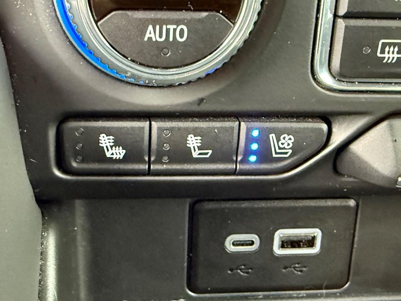 GMC Yukon XL Vehicle Full-screen Gallery Image 26