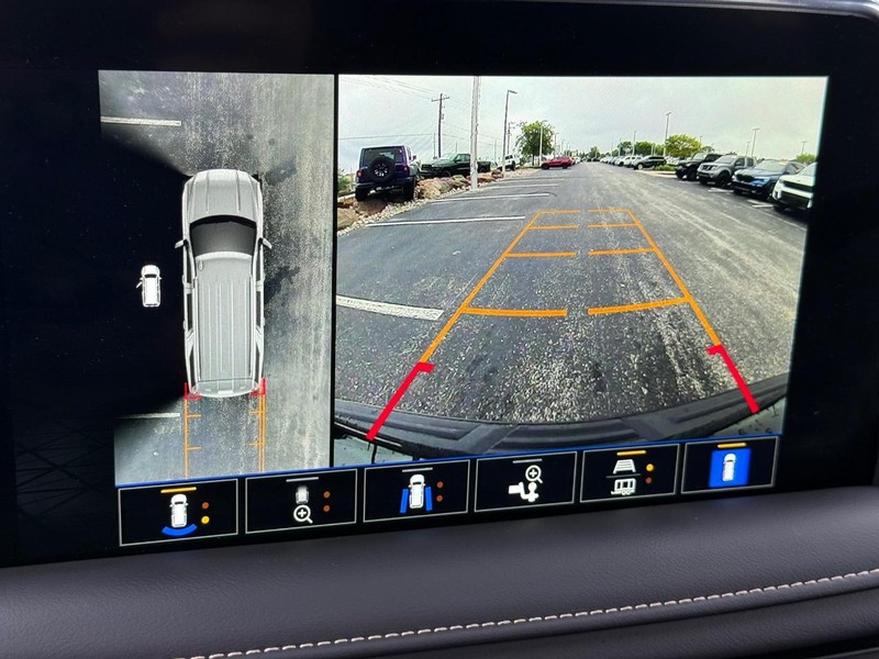 GMC Yukon XL Vehicle Full-screen Gallery Image 28