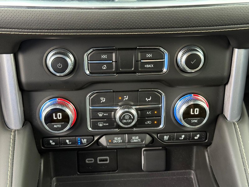 GMC Yukon XL Vehicle Full-screen Gallery Image 29