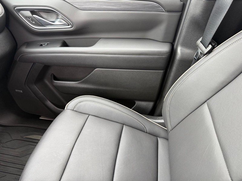 GMC Yukon XL Vehicle Full-screen Gallery Image 31
