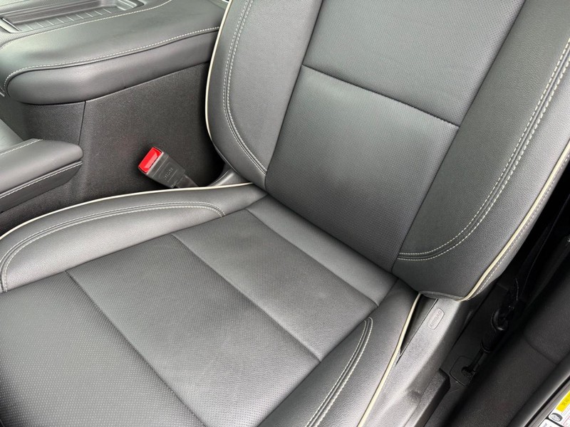 GMC Yukon XL Vehicle Full-screen Gallery Image 35