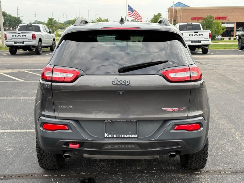 Jeep Cherokee Vehicle Full-screen Gallery Image 4
