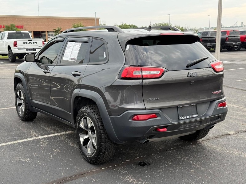 Jeep Cherokee Vehicle Full-screen Gallery Image 5