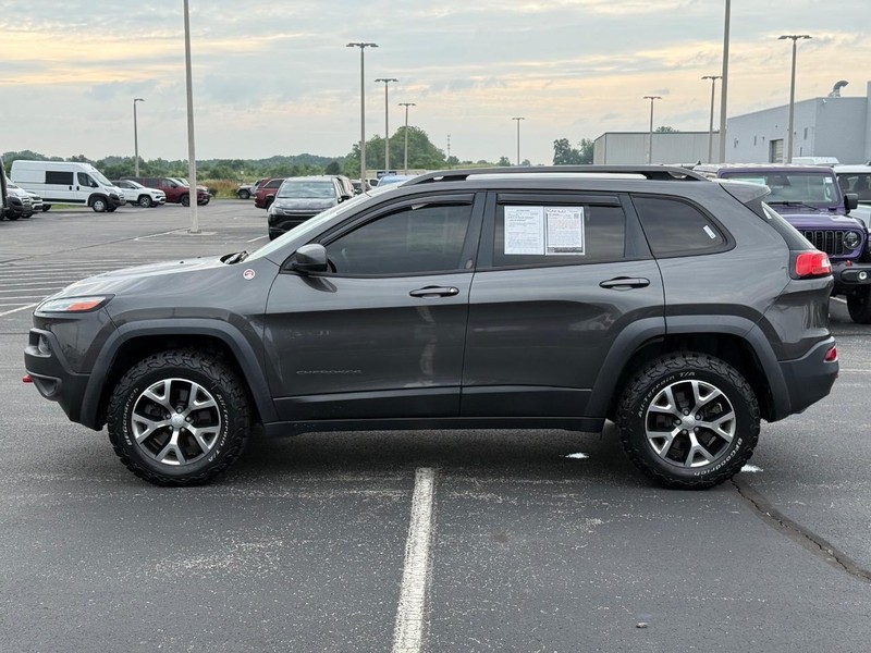 Jeep Cherokee Vehicle Full-screen Gallery Image 8