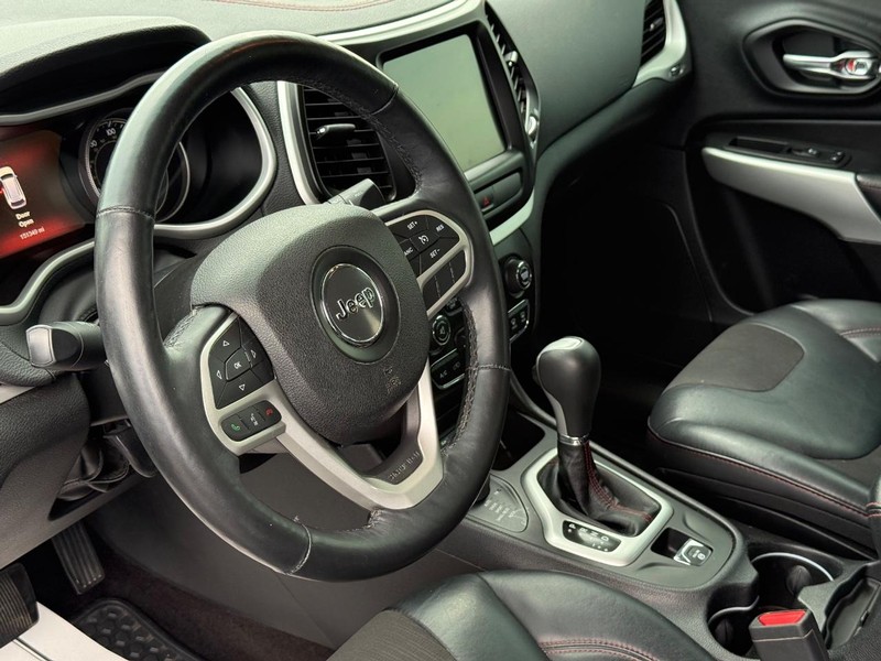 Jeep Cherokee Vehicle Full-screen Gallery Image 19
