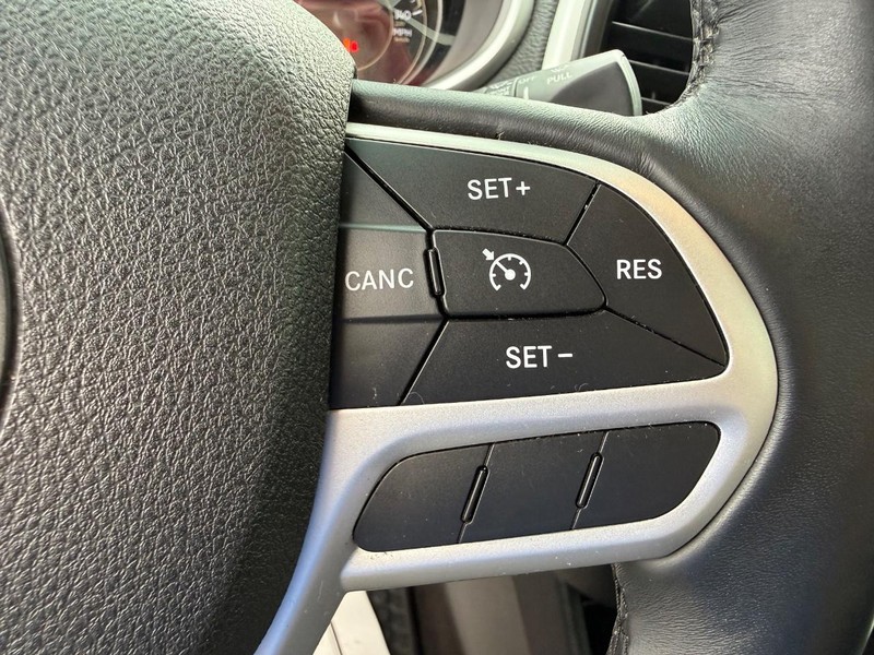 Jeep Cherokee Vehicle Full-screen Gallery Image 21