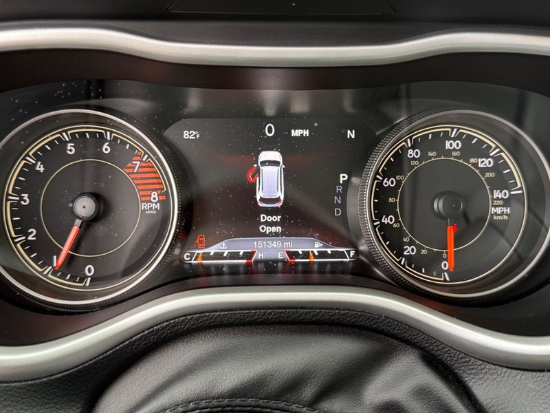Jeep Cherokee Vehicle Full-screen Gallery Image 28
