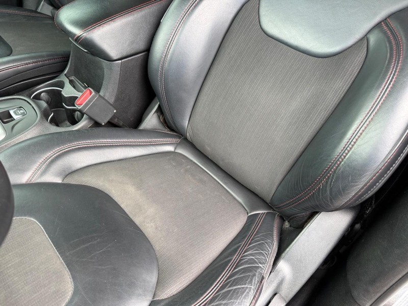 Jeep Cherokee Vehicle Full-screen Gallery Image 30