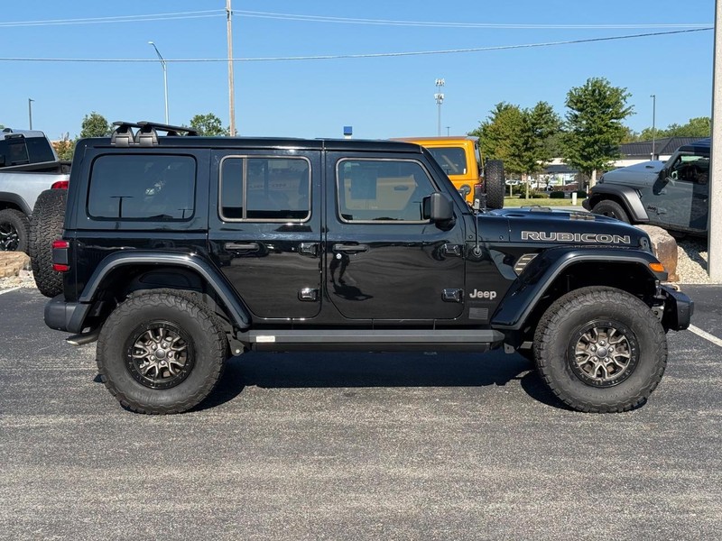 Jeep Wrangler Vehicle Full-screen Gallery Image 2