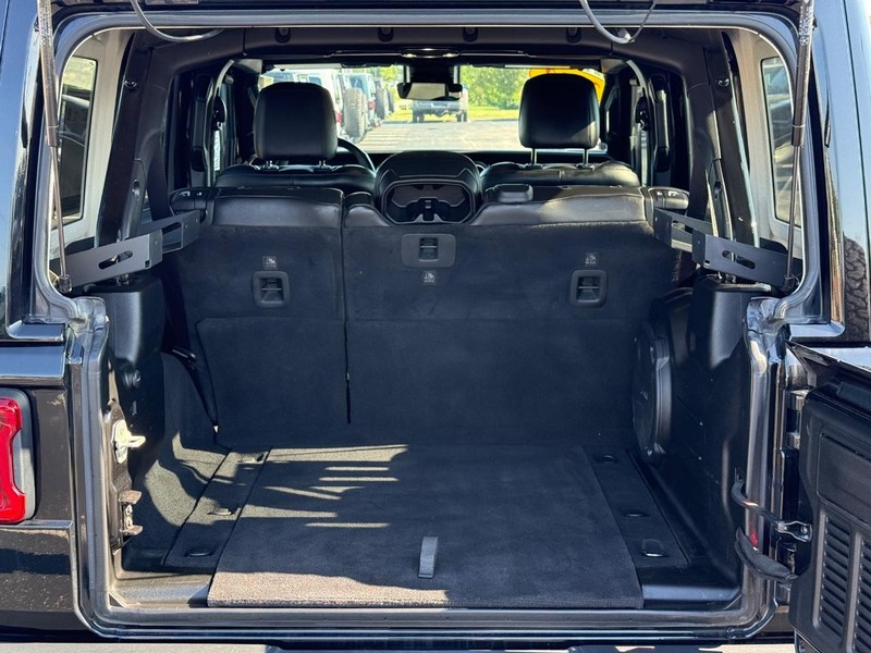 Jeep Wrangler Vehicle Full-screen Gallery Image 7