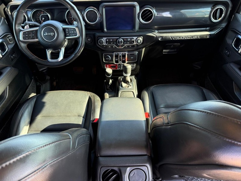 Jeep Wrangler Vehicle Full-screen Gallery Image 12