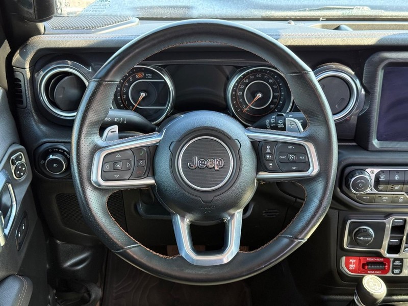 Jeep Wrangler Vehicle Full-screen Gallery Image 13