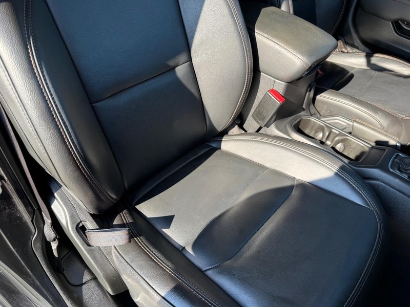Jeep Wrangler Vehicle Full-screen Gallery Image 15
