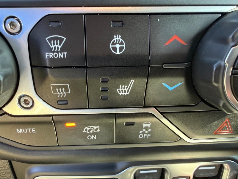 Jeep Wrangler Vehicle Full-screen Gallery Image 22