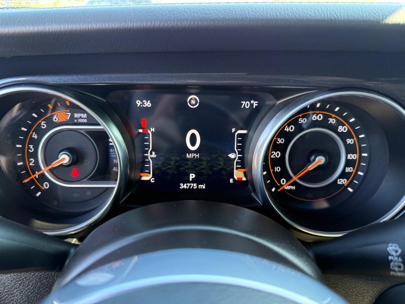 Jeep Wrangler Vehicle Full-screen Gallery Image 28