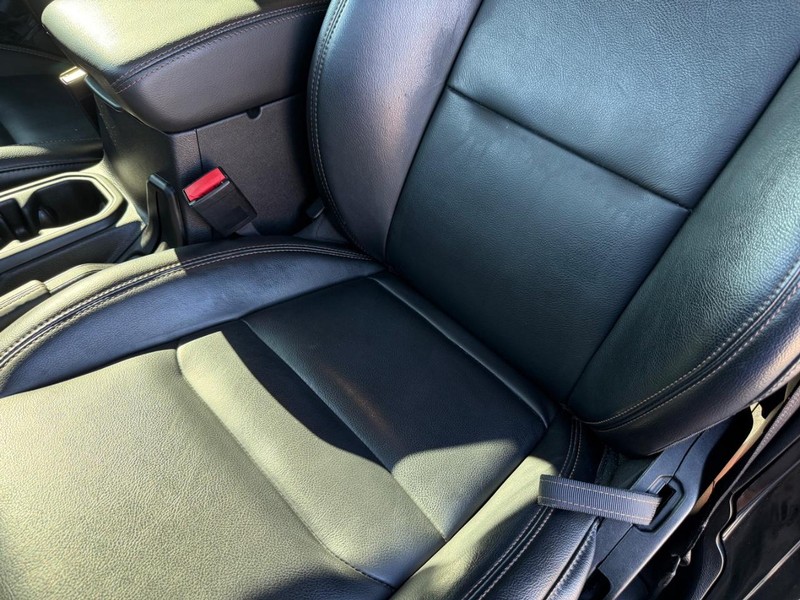 Jeep Wrangler Vehicle Full-screen Gallery Image 30