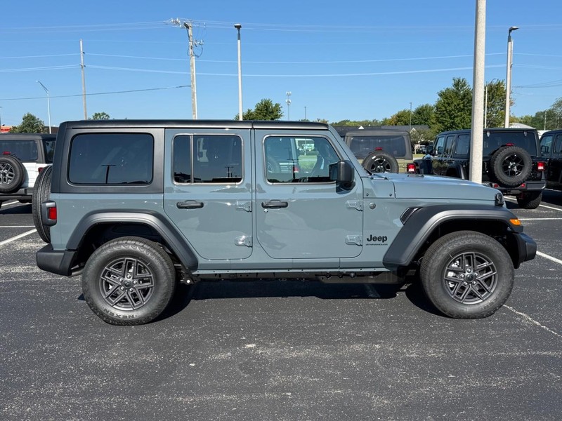 Jeep Wrangler Vehicle Full-screen Gallery Image 2