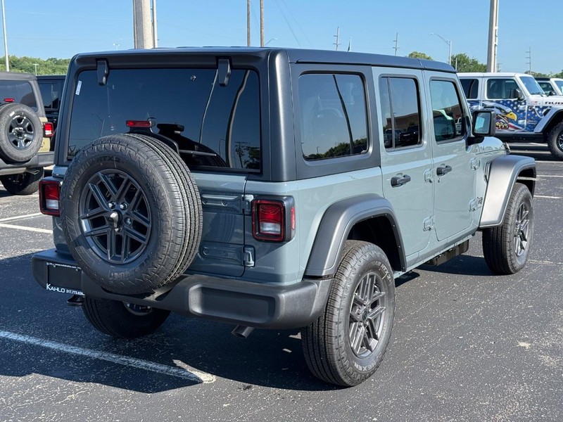 Jeep Wrangler Vehicle Full-screen Gallery Image 3