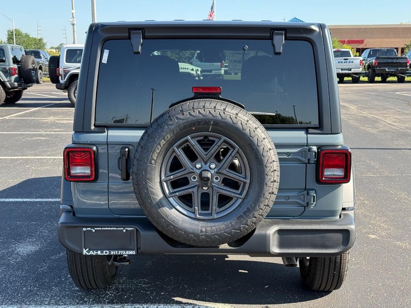 Jeep Wrangler Vehicle Full-screen Gallery Image 4