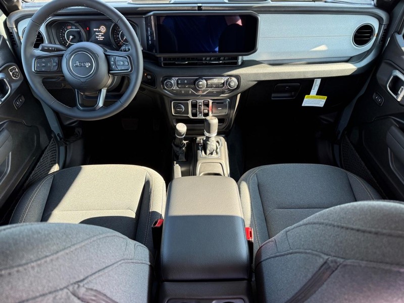 Jeep Wrangler Vehicle Full-screen Gallery Image 12