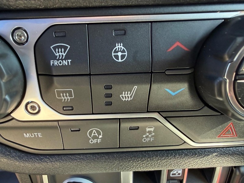 Jeep Wrangler Vehicle Full-screen Gallery Image 20