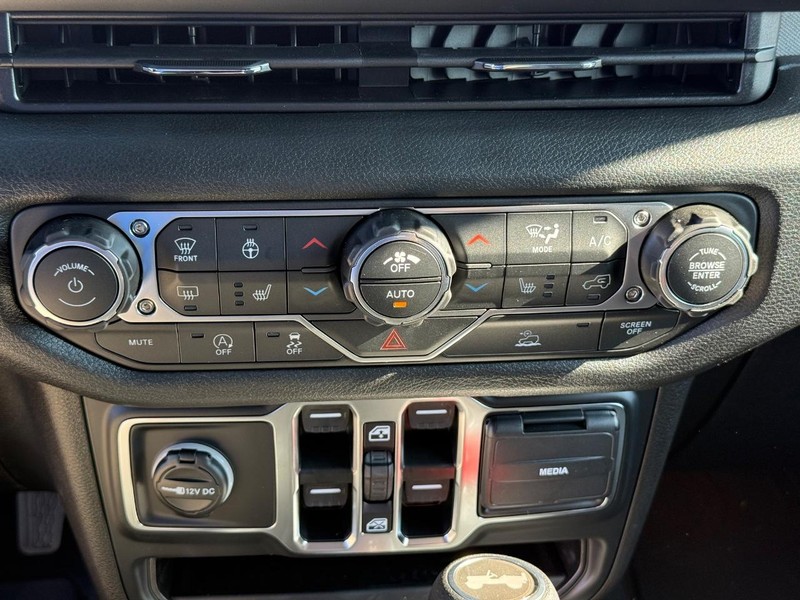 Jeep Wrangler Vehicle Full-screen Gallery Image 23