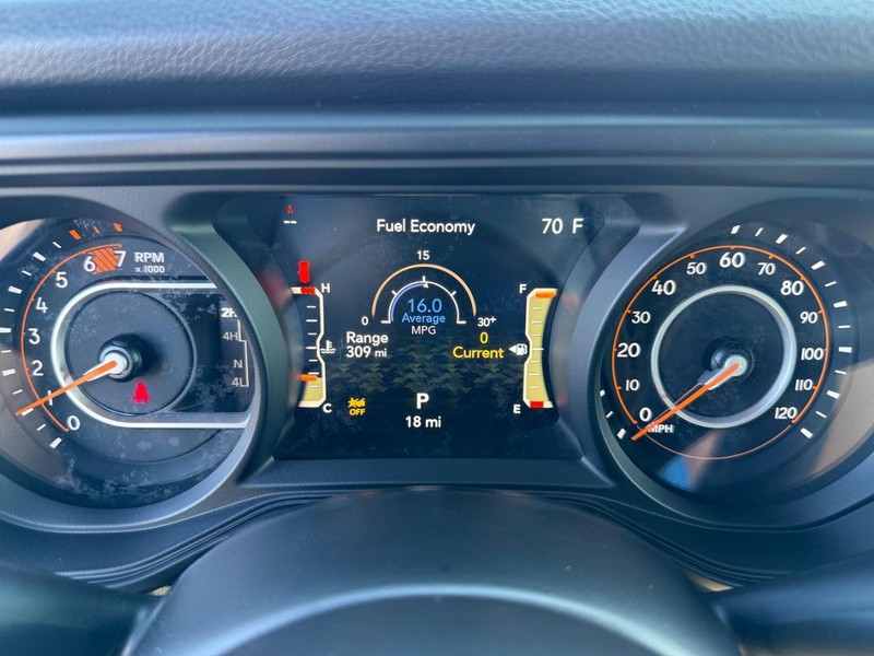 Jeep Wrangler Vehicle Full-screen Gallery Image 26