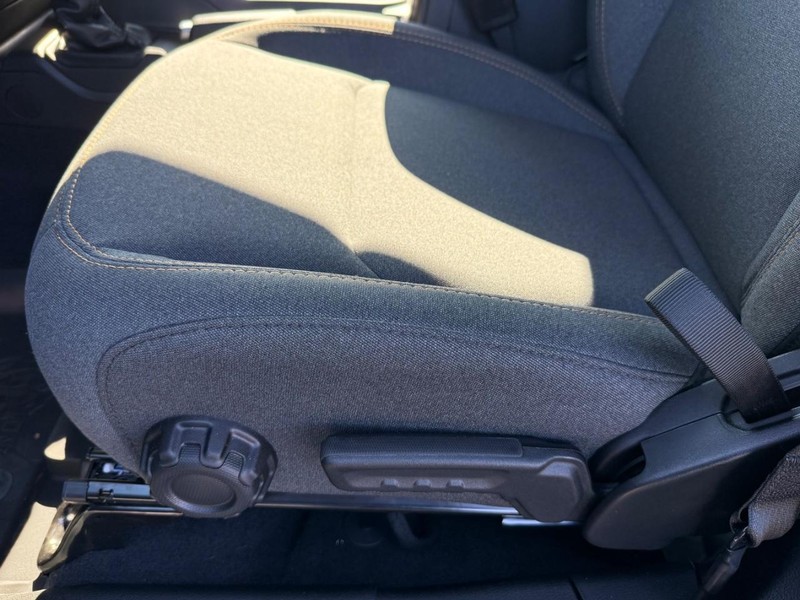 Jeep Wrangler Vehicle Full-screen Gallery Image 28