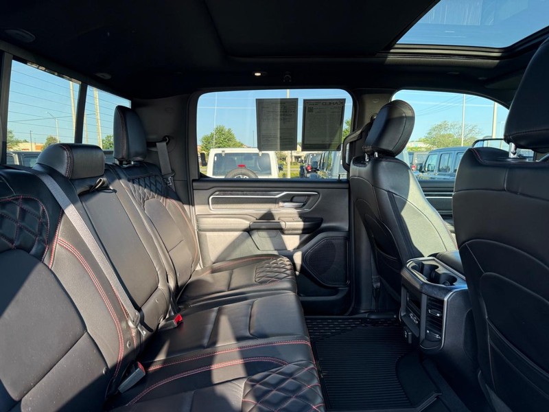 Ram 1500 Vehicle Full-screen Gallery Image 9